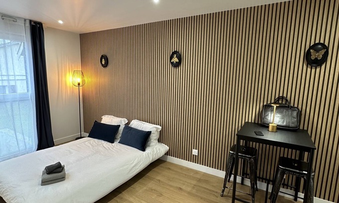 Jouvence Apartment | Luxury flat with shower and garden view