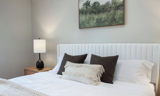 Weatogue Condo | Luxury, fully furnished, dog friendly townhouse with attached garage.