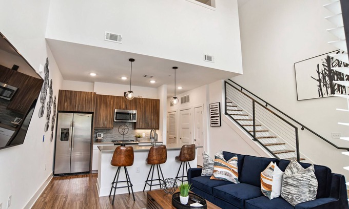 Home Park House | Luxury-Furnished Loft | WALK EVERYWHERE | 2BD/2BA | Sleeps 5