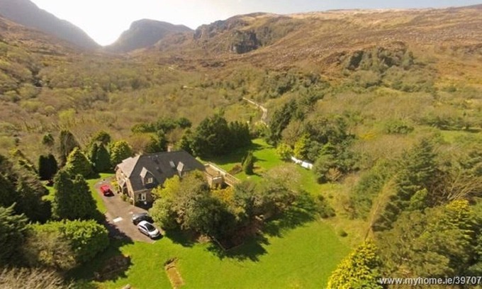 MacGillycuddy's Reeks House | Luxury Gap of Dunloe home 2 minutes walk to great pub and restaurants