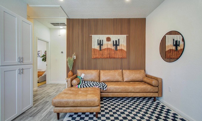 MacGregor Apartment | Luxury Garage Apt 10 Min from Downtown!