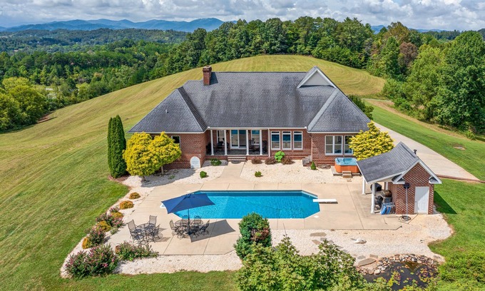 Marshall House | Luxury Getaway Home! Pool~HotTub~Sleeps18