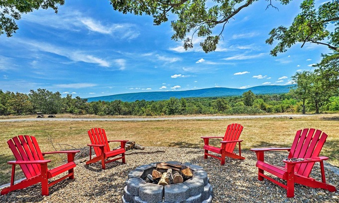 Talihina Cabin | Luxury Getaway | Mountain/River Views, BBQ/Fishing