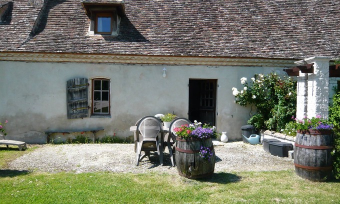 Boisse Cottage | Luxury gite for adult couples, peaceful, open views, large swimming pool