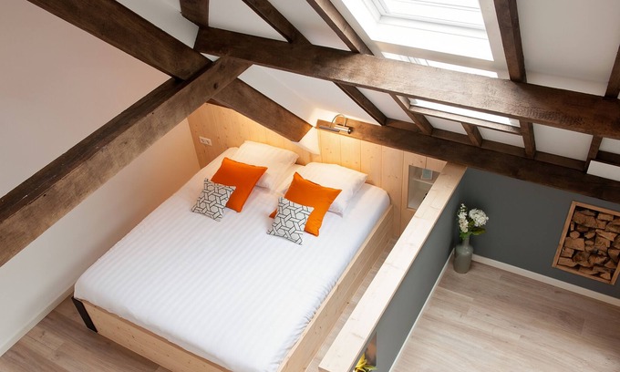 Municipality of Oudewater Apartment | Luxury Gouda Cheese Farmhouse, 30 minutes from all major cities and sea.