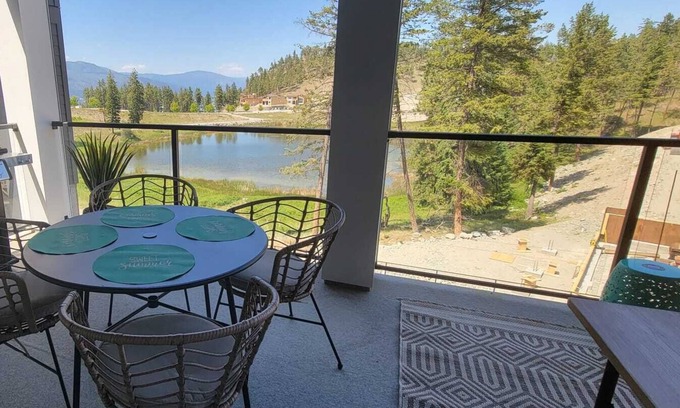 McKinley House | Luxury Guest Suite in McKinley Beach, Kelowna