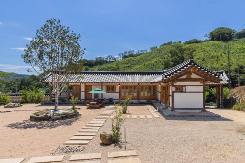 Cheongju Villa | Luxury Hanok Sangseon Heritage Hanok