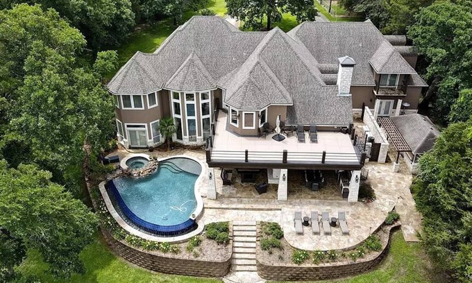 Athens House | Luxury Haven on Lake Athens | Gourmet Kitchen, Theater, Pool & Waterfront Fun
