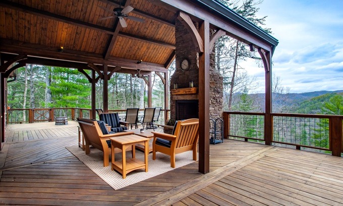 Gatlinburg - Pigeon Forge House | Luxury Hickory Homestead 4 Bedroom Home by RedAwning