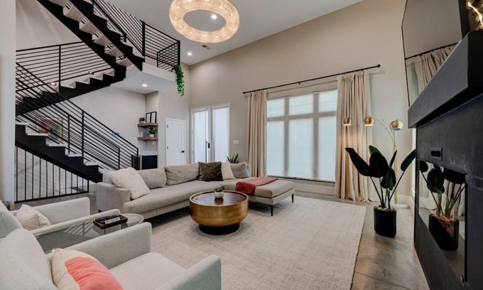 New Pathways House | Luxury High End Downtown Living