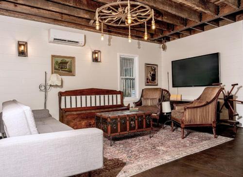 Cleveland Park House | Luxury Historic Carriage House
