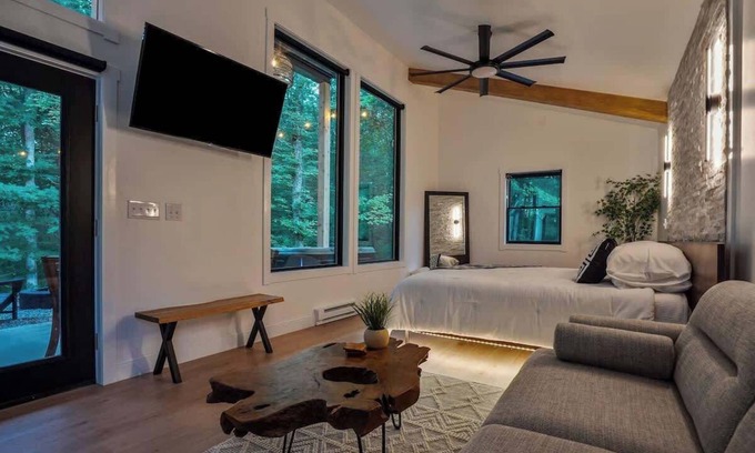 Sugar Grove Cabin | Luxury Hocking Couples Cabin | Secluded! Hot Tub!