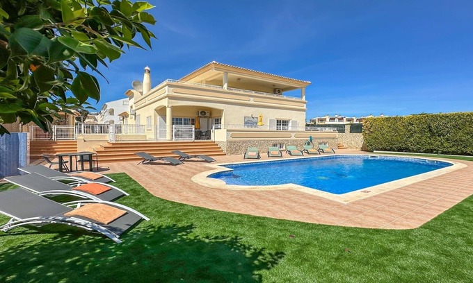 Mosqueira Villa | ★Luxury Holiday Detached Villa w/Pool in Albufeira, nearby Beach and Golf