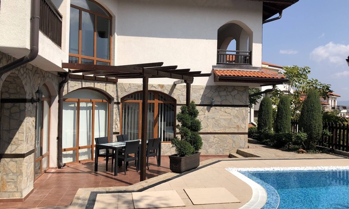 Aheloy Villa | Luxury holiday villa with private pool in 4 * resort