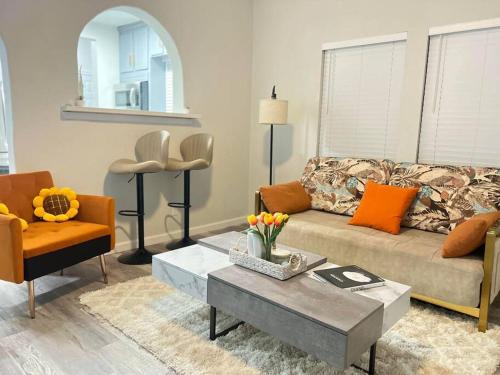 South Central Houston Apartment | Luxury Home In Center of Houston 2King 1Queen