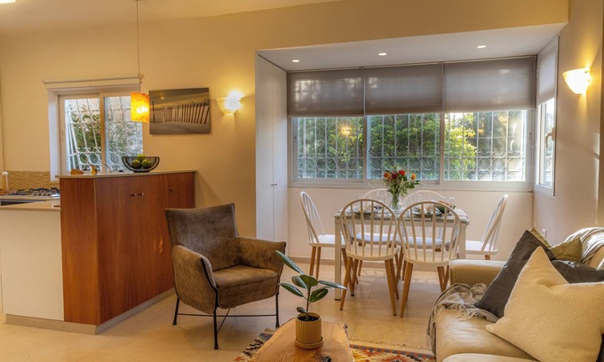 Emek Refaim Apartment | Luxury Home in the German Colony
