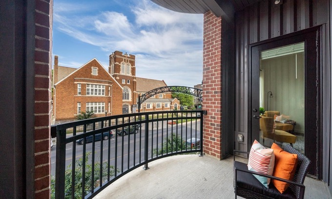 Italian Village Apartment | Luxury Home in the Heart of the Short North Columbus!