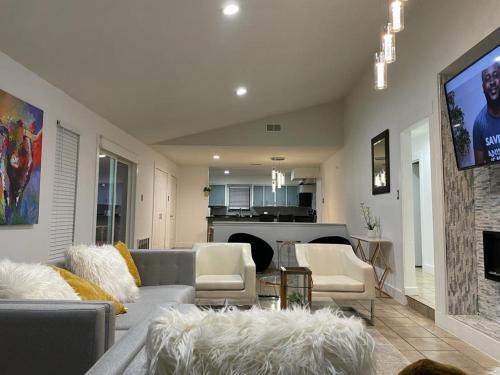 Irving House | Luxury Home-Minutes from DFW & Dallas Love field