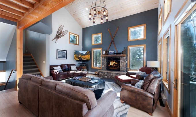 Columbine Lake House | Luxury Home on Creek on 2 Acres - Hot Tub/Sauna/Pool Table/Fire Pit/BBQ Grill