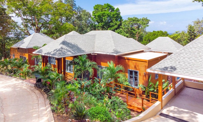 Lawson Rock House | Luxury home with 2 pools at Lawson Rock- Casa Coralina