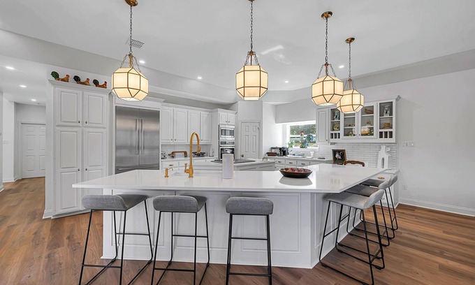 Waco House | Luxury Home with Pool 10 mins to Downtown Waco/Baylor/McLane