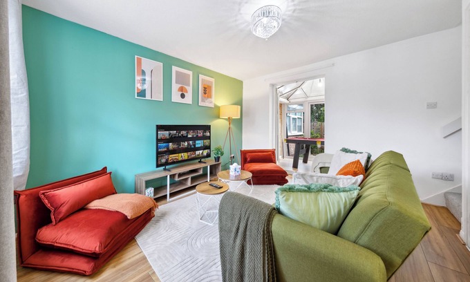 South Bermondsey House | Luxury House - Sleeps Up-to 6 - Tower Bridge/The Shard View - Free Parking