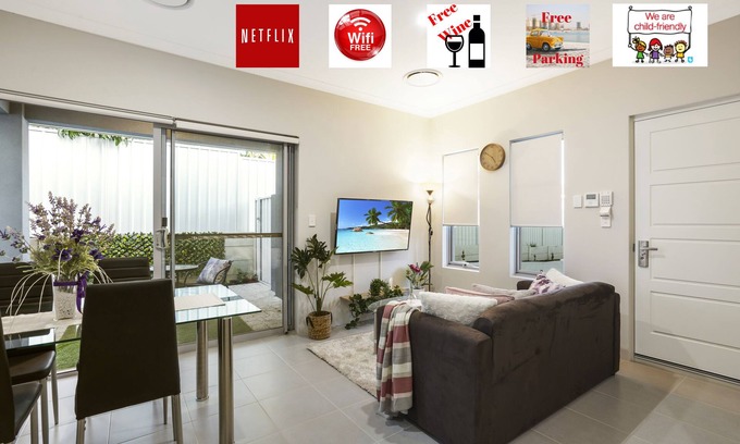 Balga House | Luxury House. Well Equipped. Close to parks/shops & 10 minutes to the beach
