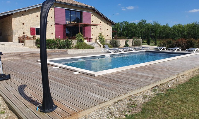 Villebramar House | LUXURY INDUSTRIAL-STYLE LOFT FOR 15 PEOPLE WITH SWIMMING POOL AND JACUZZI