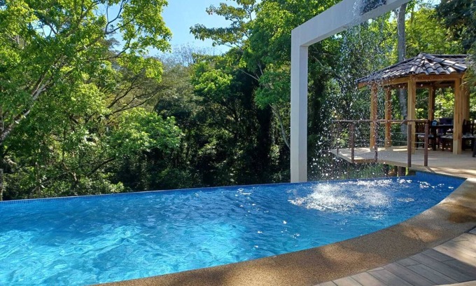 Esterillos Villa | Luxury Jungle Retreat 10 min drive to beach