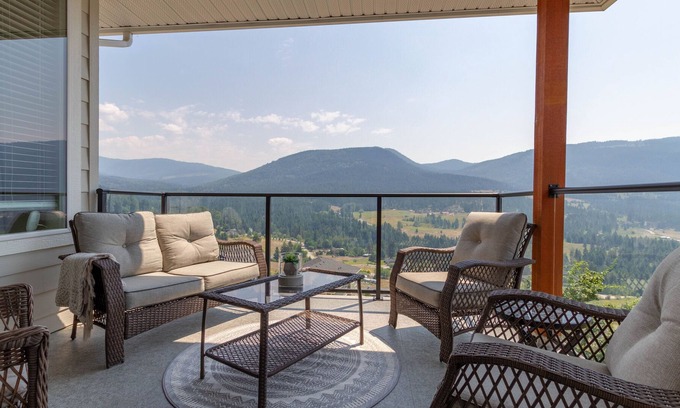 Foothills House | Luxury King Bed Suite with Gym