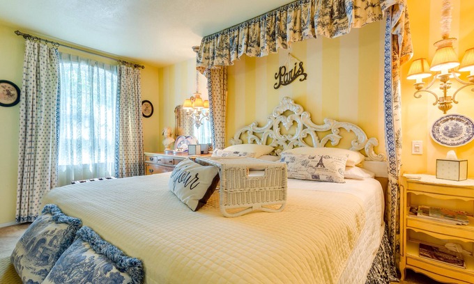 Carter Riverside House | Luxury KING bed & WHIRLPOOL FOR TWO.2nd room with queen bed
