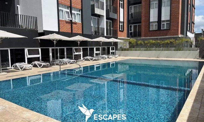Zona 11 Apartment | Luxury KING Bed | FREE Pool & Gym | With Balcony