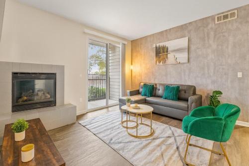 Sparks Apartment | Luxury King Suite by the Lake - Entire Place