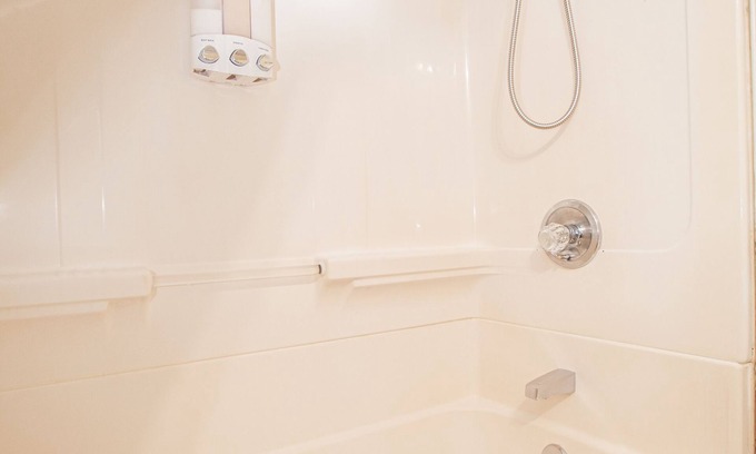 Waterbury Apartment | Luxury King Suite in Waterbury. 3 Bedroom. Essentials Close-By,