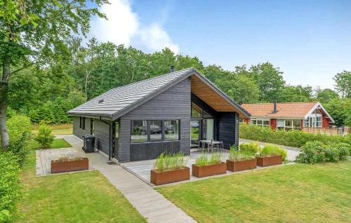 Sunds House | Luxury Lake House With Activities For All