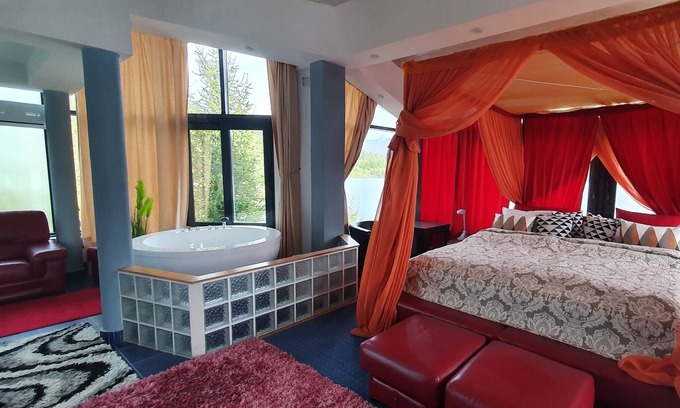 Bistrita Bargaului House | Luxury lake-side French Villa lakefront w/view, hot-tubs