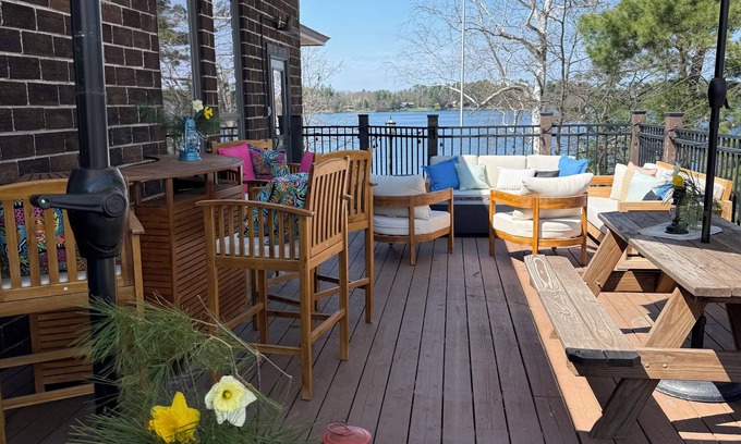 Minocqua Cabin | Luxury Lakeside Penthouse Lodge with Boatslip and Bunk Room!