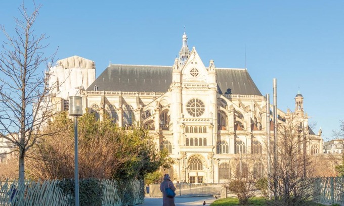 Les Halles Apartment | Luxury Living in Louvre