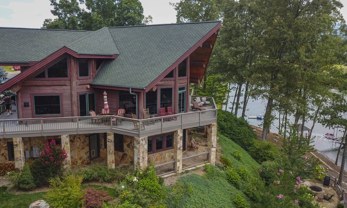 Hiawassee House | Luxury Living on the Lake! Boat Dock Kayaks Firepits, Lake and Mtn Views