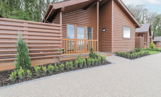 Dyserth Cottage | LUXURY LODGE 53, pet friendly, with pool in Dyserth