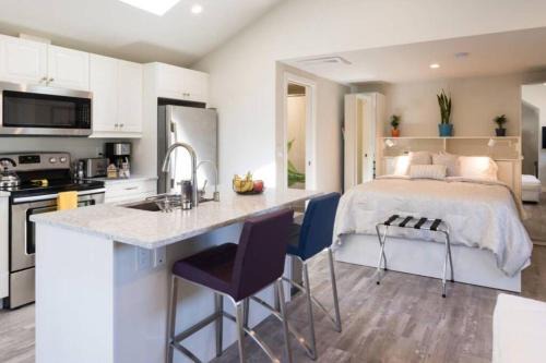 Richmond House | Luxury Loft - Bidet, Skylight and Bed for Royalty