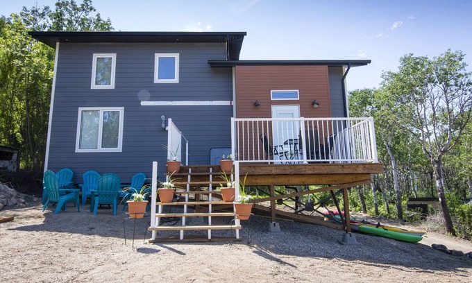 Manitou Beach House | LUXURY LOFT COTTAGE IN MANITOU BEACH