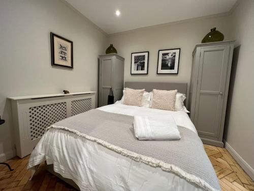 Vincent Square Apartment | Luxury London English Charm