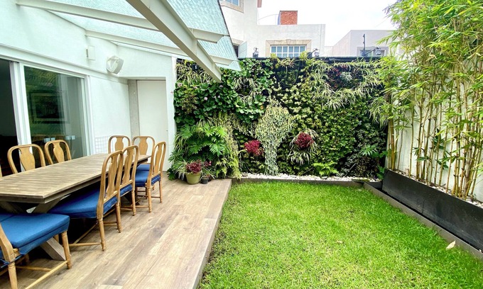 Guadalupe Inn House | Luxury modern house: For families, with garden in an exclusive and secure community.