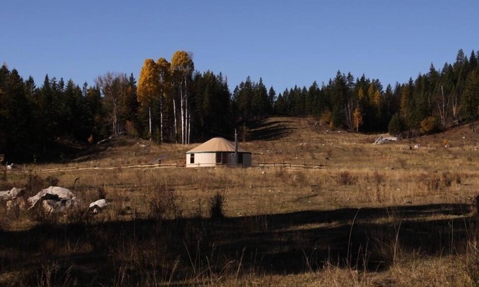 North Okanagan Cottage | Luxury Mongolian Yurt On Private Lake