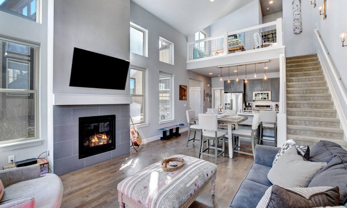 Rendezvous House | Luxury Mountain Cabin 40 I Great Views I Best Price I Discounted Attractions