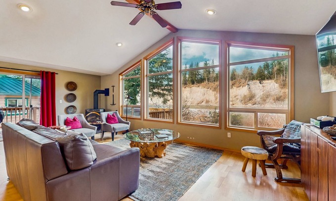 Gold Bar House | Luxury mountain cabin with river access & private hot tub - dog-friendly