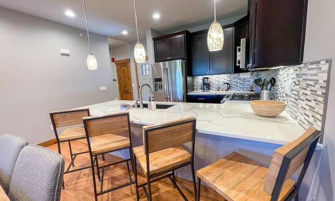 Rendezvous House | Luxury Mountain Chalet 168 I Private Hot Tub I Great Views I Best Price I Discounted Attractions