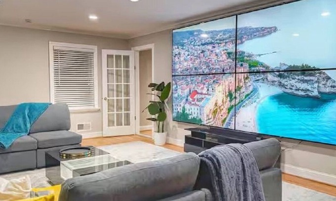 Seminary Hill House | Luxury Movie Theater Home 10 mins to Washington DC