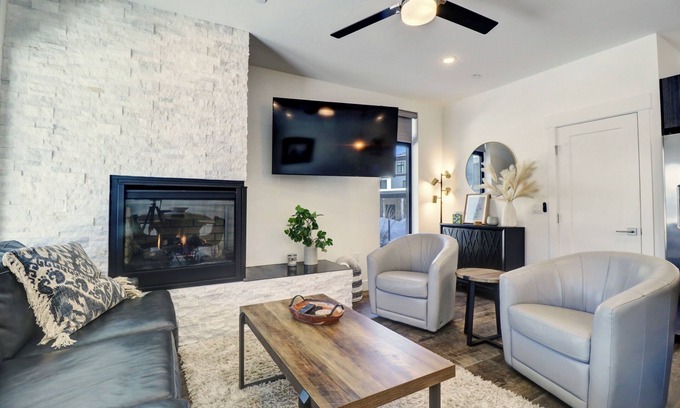 Beaver Valley Condo | Luxury New Build River West 611